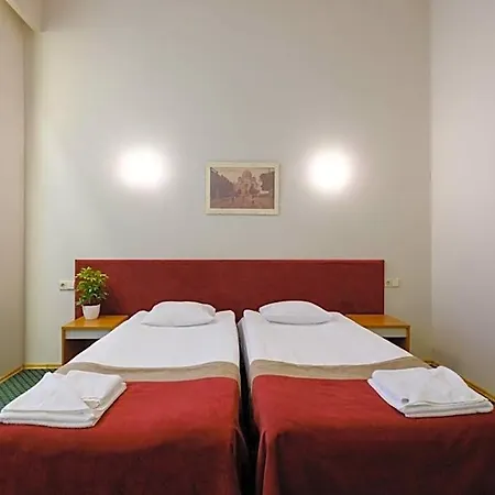 Metropolis Hotel 3*