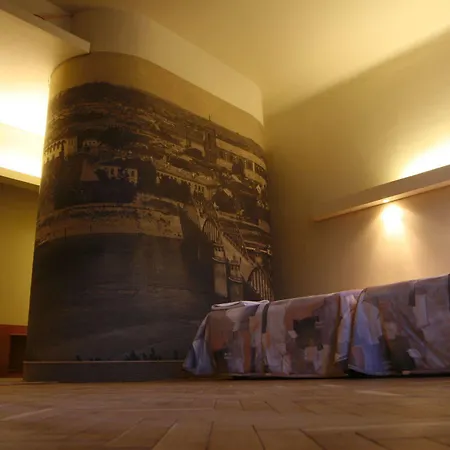 Metropolis Hotel 3*