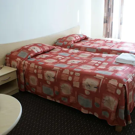 Metropolis Hotel 3*